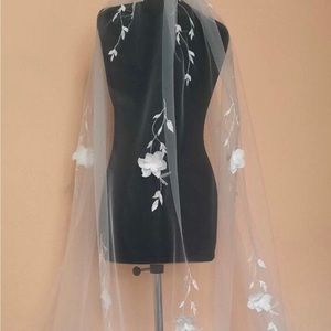Wedding veil, 120 inches long with 3d floral applique